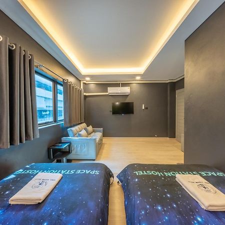 Space Station Hostel Bangkok Exterior photo
