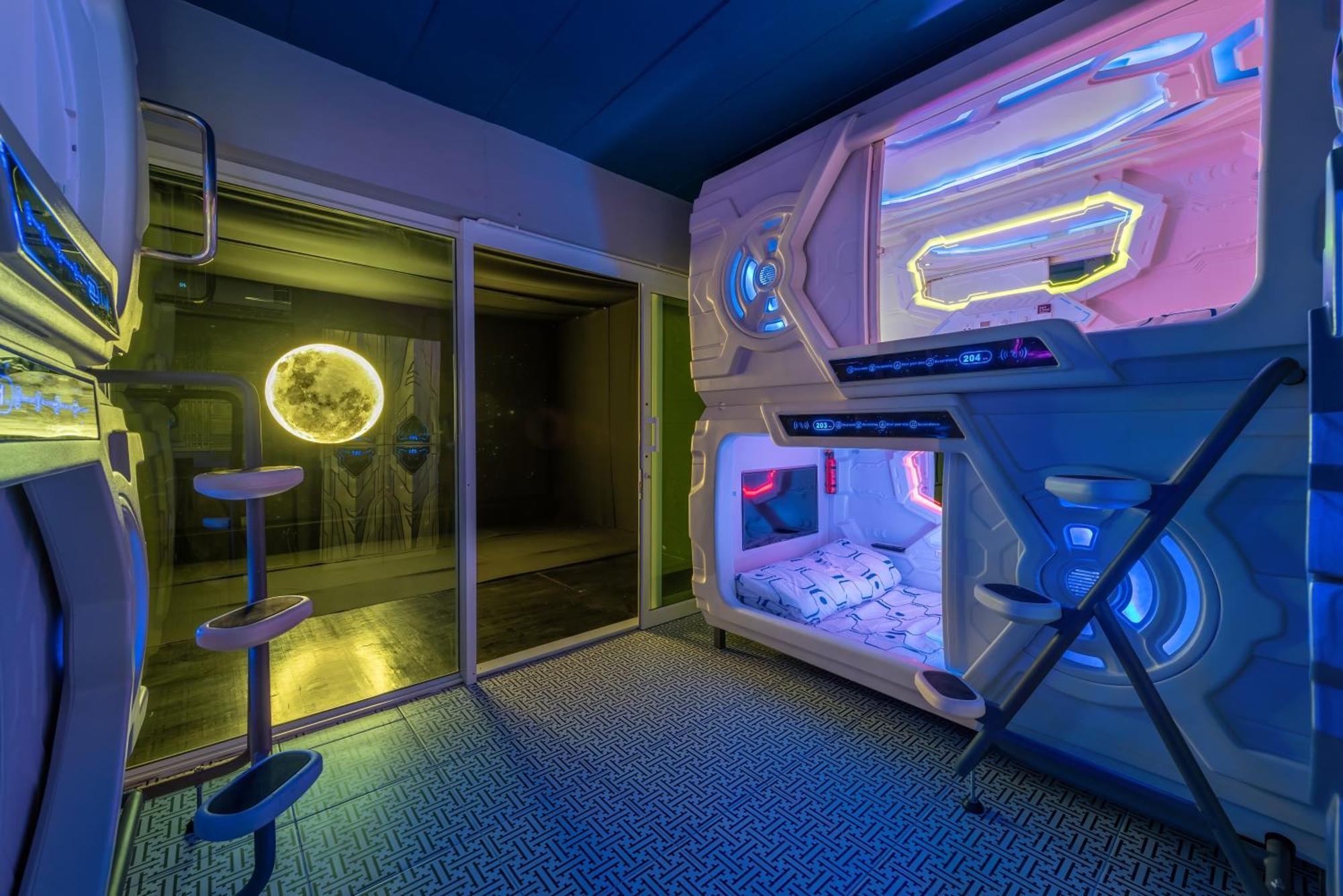Space Station Hostel Bangkok Room photo