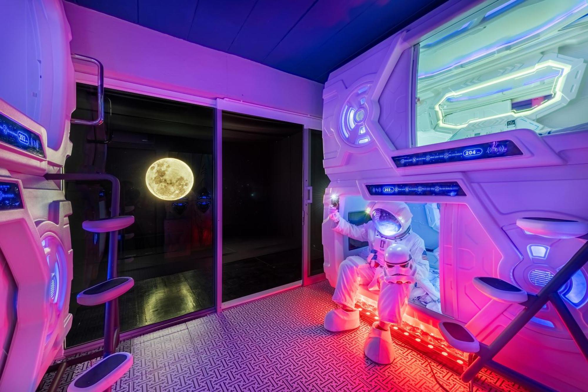 Space Station Hostel Bangkok Room photo