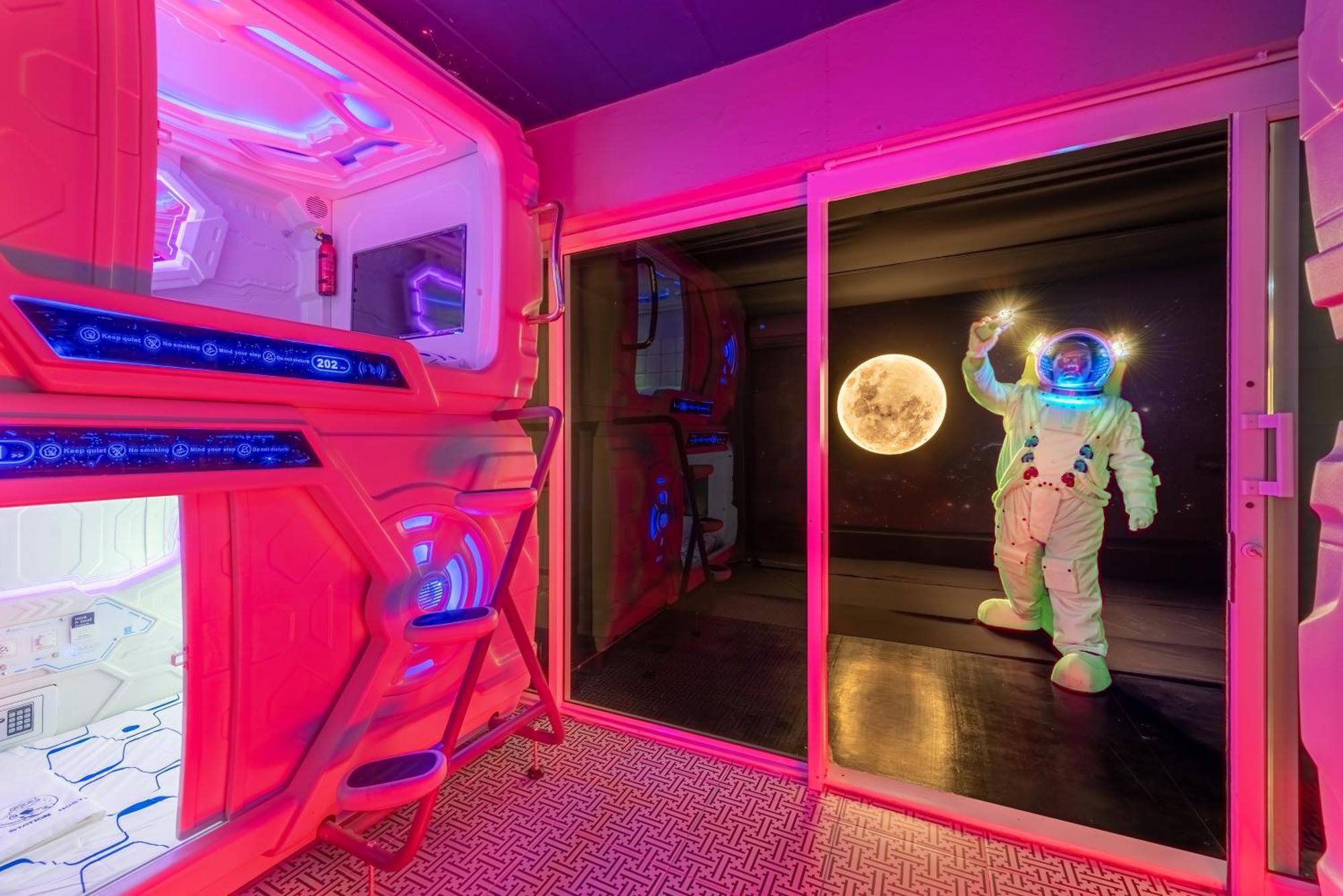 Space Station Hostel Bangkok Room photo