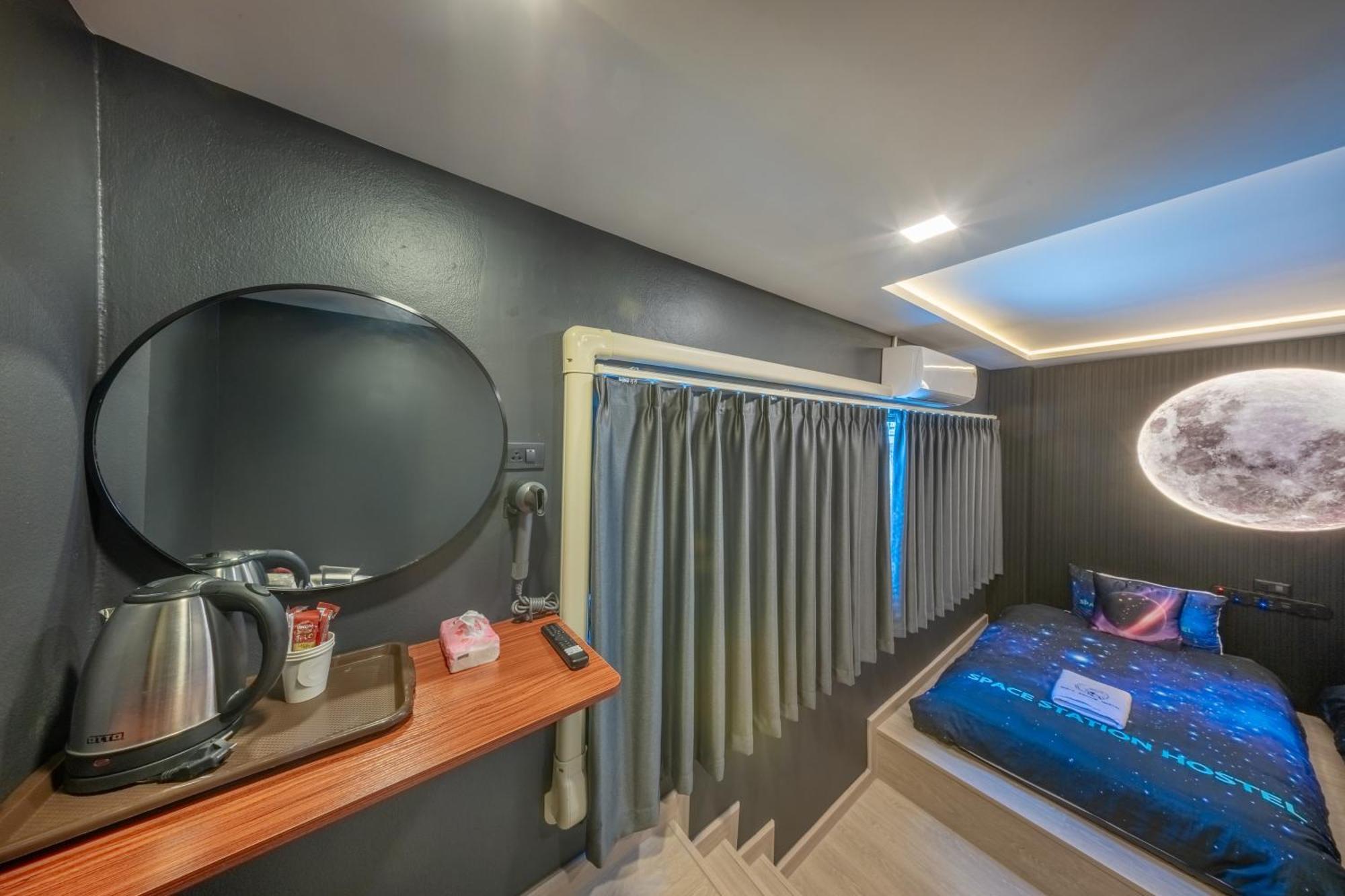 Space Station Hostel Bangkok Room photo